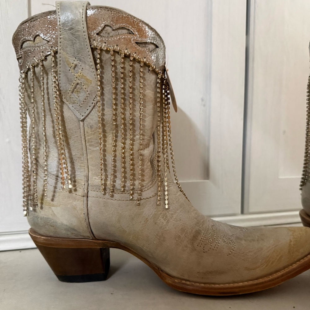NWT Stunning distressed look white/grey Embellished Western Boots Crystal Fringe - Picture 12 of 16